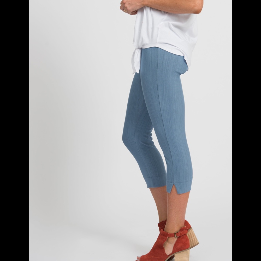 New with tags Light Denim Pixie Crop